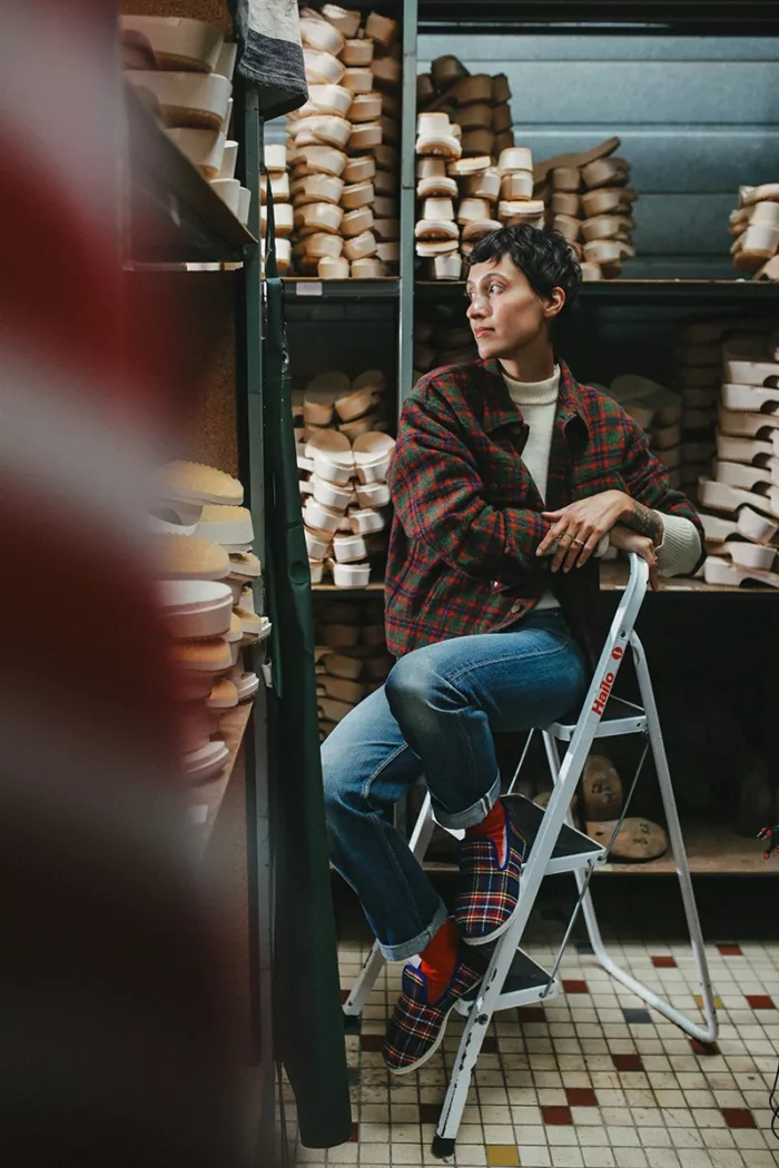 Charentaise Clan McLeod en tartan dans l'atelier