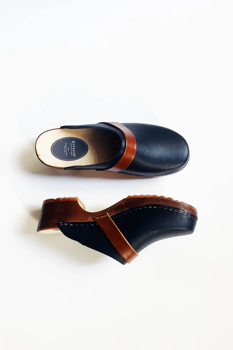 Sabot Breton bleu marine et bride contrastée