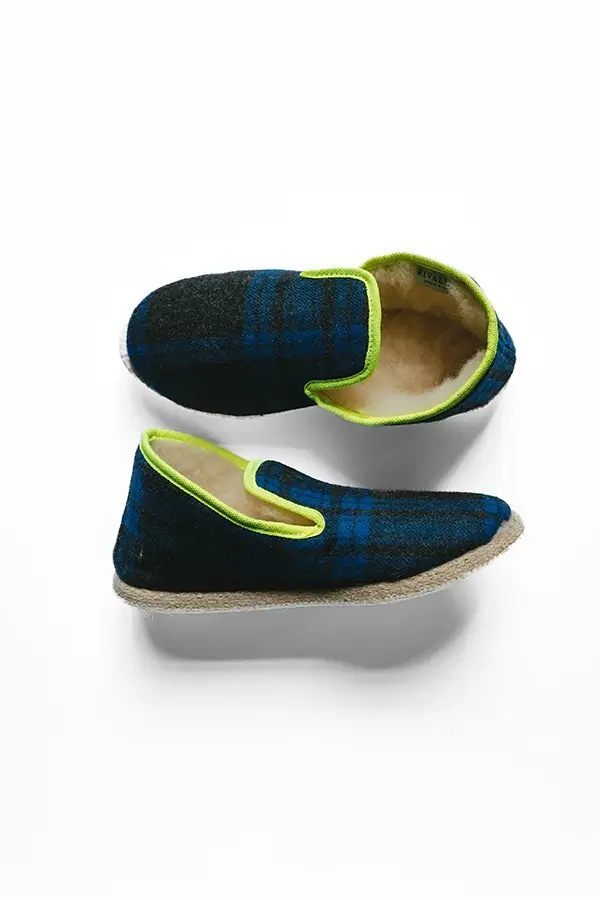 Pantoufles carreaux bleu noir