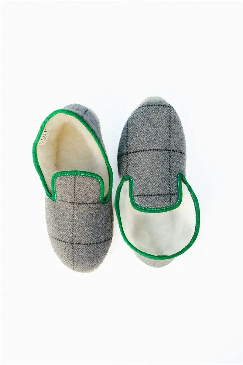 Chaussons Gris Épuré